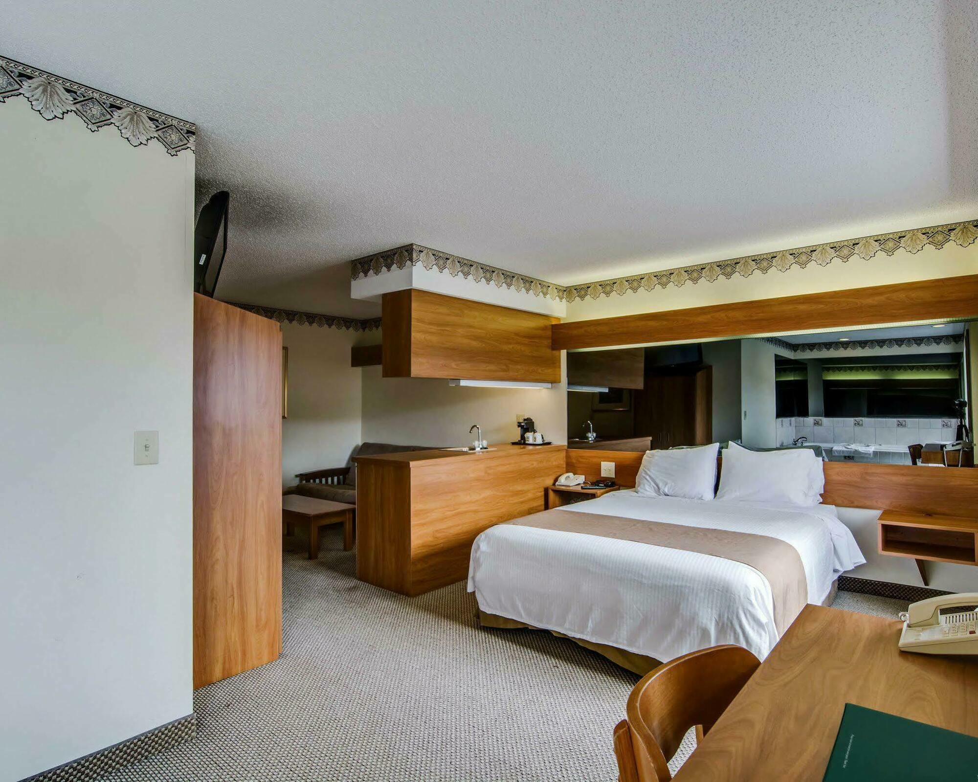 Quality Inn & Suites I-81 Exit 7 Bristol Ngoại thất bức ảnh