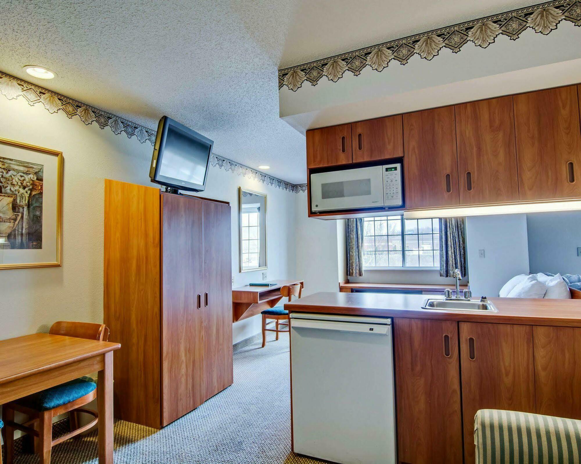 Quality Inn & Suites I-81 Exit 7 Bristol Ngoại thất bức ảnh