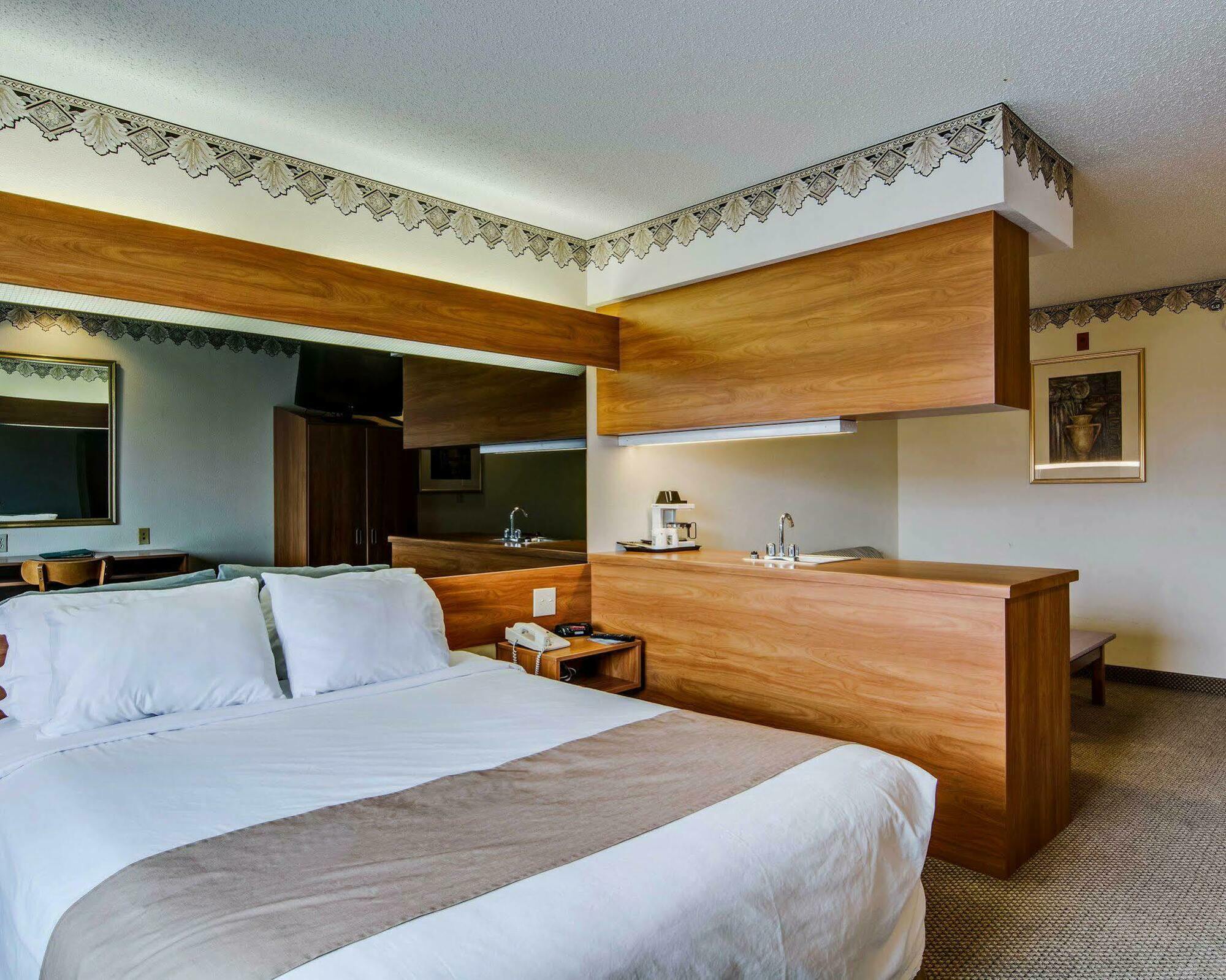 Quality Inn & Suites I-81 Exit 7 Bristol Ngoại thất bức ảnh